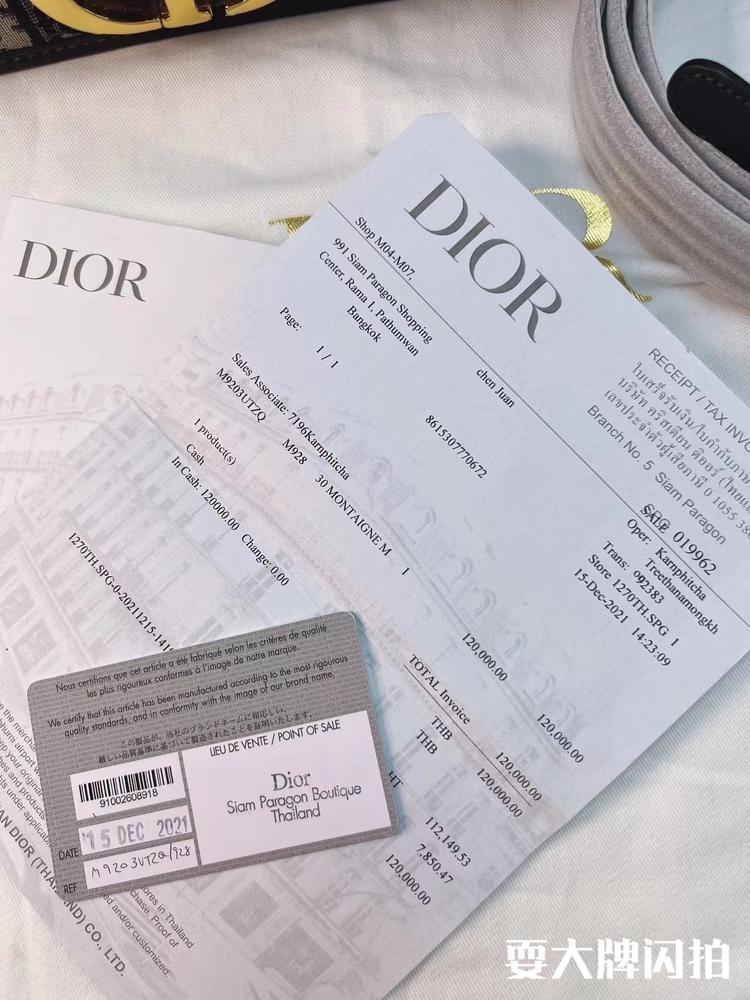 Dior迪奥 Montaigne蒙田30单肩斜挎包 Dior Montaigne蒙田30单肩斜挎包，经典系列超级百搭，棱角分明的包型和复古感的设计高贵优雅~热门很难预定，附件如图有票